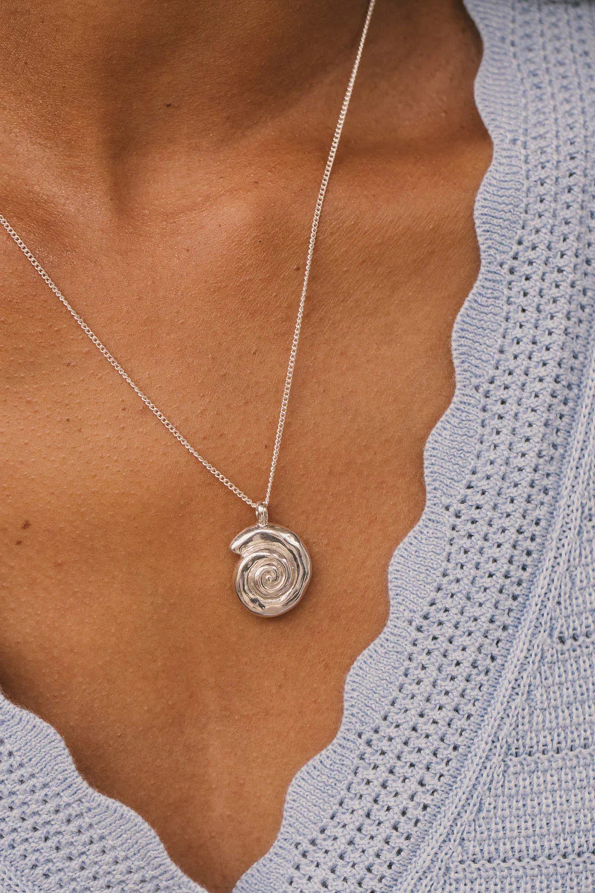 Ocean Swirl Necklace Silver